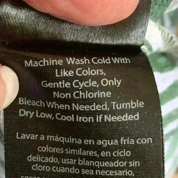 Harve Benard Women's M Palm Tree VNeck Tassle Sleeveless Shirt
Top Blouse NWOT‎ - Picture 8 of 9